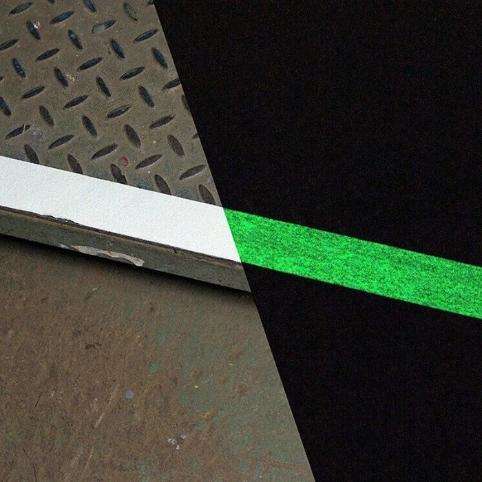 Banda Adeziva Antialunecare Fluorescenta Lungime 18.3 m, Latime 25 mm, Culoare Fluorescent, Tip Standard, Buc / Pachet 10-Ben...