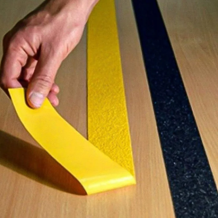 Banda Antiderapanta Reutilizabila Lungime 18.3 m, Latime 100 mm, Culoare Negru, Buc / Pachet 10-Benzi Adezive Antialunecare