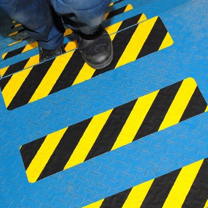 Banda Antiderapanta Pentru Forme Neregulate Lungime 18.3 m, Latime 25 mm, Culoare Portocaliu, Buc / Pachet 10-Benzi Adezive A...