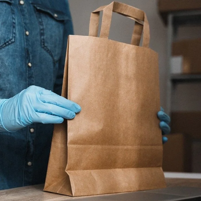 Pungi Hartie Cu Maner Plat, Hartie Kraft Natur 70g/mp Dimensiuni cm (L × l × h) 36 X 17 X 40, Tip Maner Flat, Material Hartie...