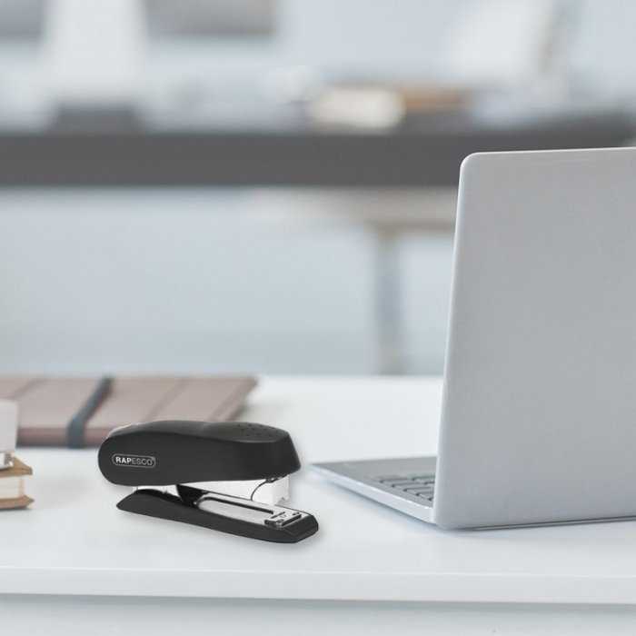 Capsator de birou RAPESCO Luna, 50 coli, negru Utilizeaza capse 26/6 mm, 26/8 mm, 24/6 mm si 24/8 mm, Nr de coli capsate pana...