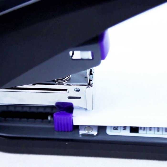 Capsator de birou Heavy Duty Rapesco, 90 coli, negru Utilizeaza capse Rapesco 923/8-12mm sau 24/6mm, Nr de coli capsate pana ...