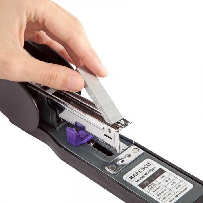 Capsator de birou Heavy Duty Rapesco, 90 coli, negru Utilizeaza capse Rapesco 923/8-12mm sau 24/6mm, Nr de coli capsate pana ...